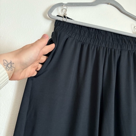 Nike AT1111-010 Women Flow Lux Dri-FIT Training Pants Loose Fit Black Size M - Picture 6 of 12